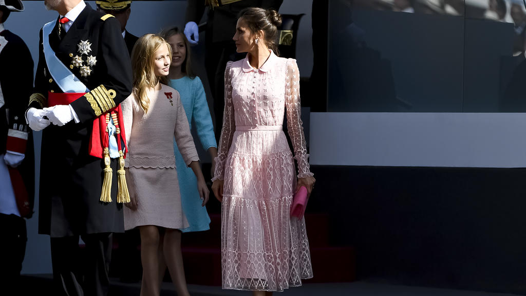 König Felipe von Spanien und seine Damen: Letizia, Prinzessin Leonor und Sofia am spanischen Nationalfeiertag.