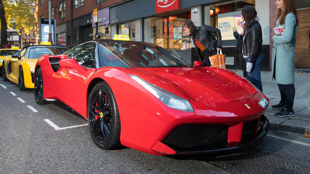 So sieht ein Ferrari "488 Spider" ohne Brandschaden aus.