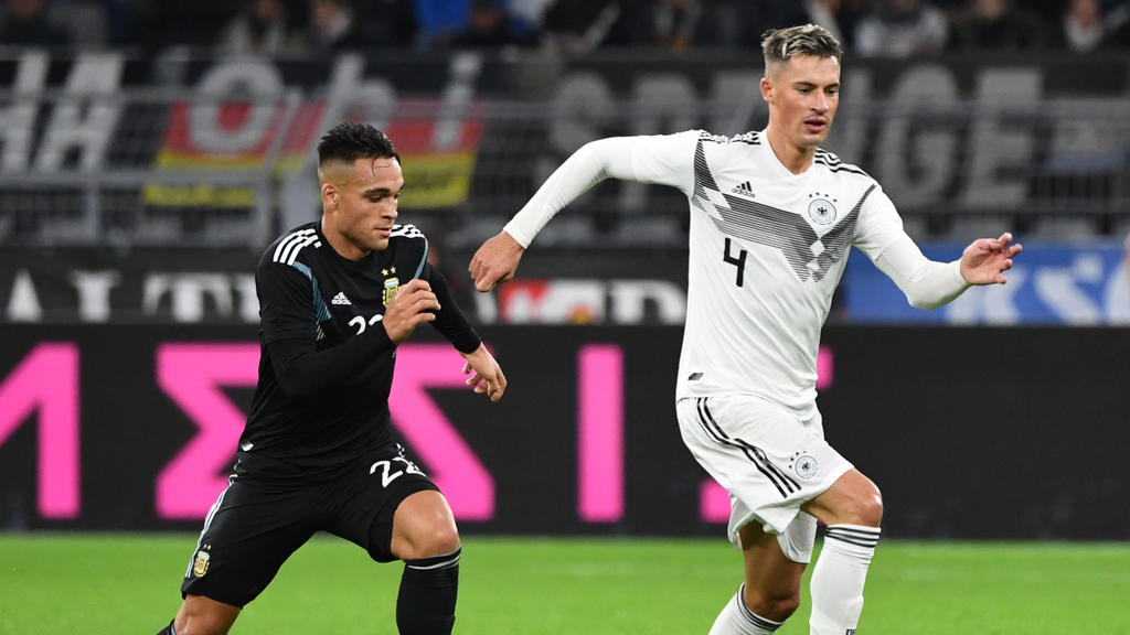Fussball, Herren, Saison 2019/2020, Länderspiel in Dortmund, Deutschland - Argentinien 2:2, v. l. Lautaro Martinez Argentinien, Robin Koch Deutschland, 09.10. 2019, Soccer, Men, Season 2019 2020, international match in Dortmund, Germany Argentina 2