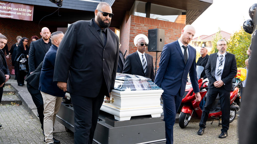 Alphonso Williams' Sarg auf dem Weg zur letzten Ruhestätte.
