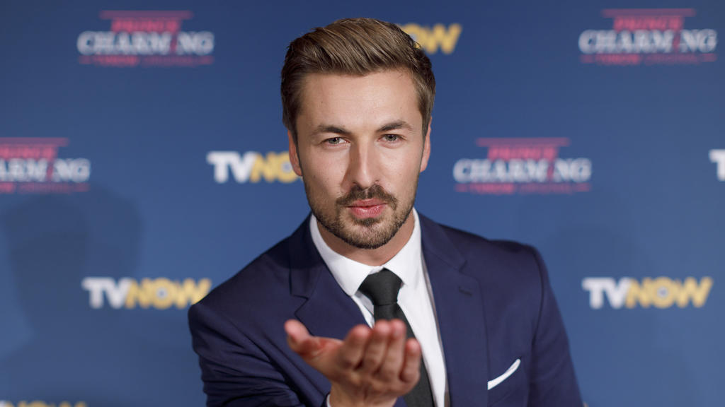 Nicolas Puschmann bei der Premiere der TVNOW Gay-Dating-Show Prince Charming in Hennes Terrasse am Mauritiuswall. Köln, 29.10.2019 *** Nicolas Puschmann at the premiere of the TVNOW Gay Dating Show Prince Charming in Hennes Terrasse am Mauritiuswall