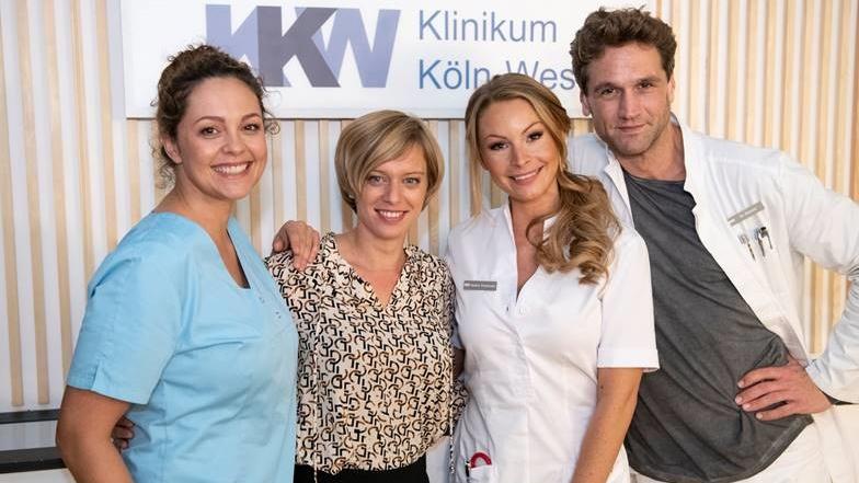 v. l. n. r. Ines Quermann, Juliette Greco, Jana Schölermann und Oliver Franck am Set der „Nachtschwestern“.