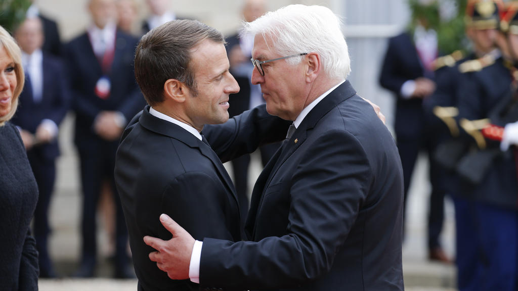 News Bilder des Tages Emmanuel Macron - Frank-Walter Steinmeier NEWS : Chefs d Etats et de gouvernements etrangers recus a l Elysee - Paris - 30/09/2019 StephenCaillet/Panoramic PUBLICATIONxNOTxINxFRAxITAxBEL