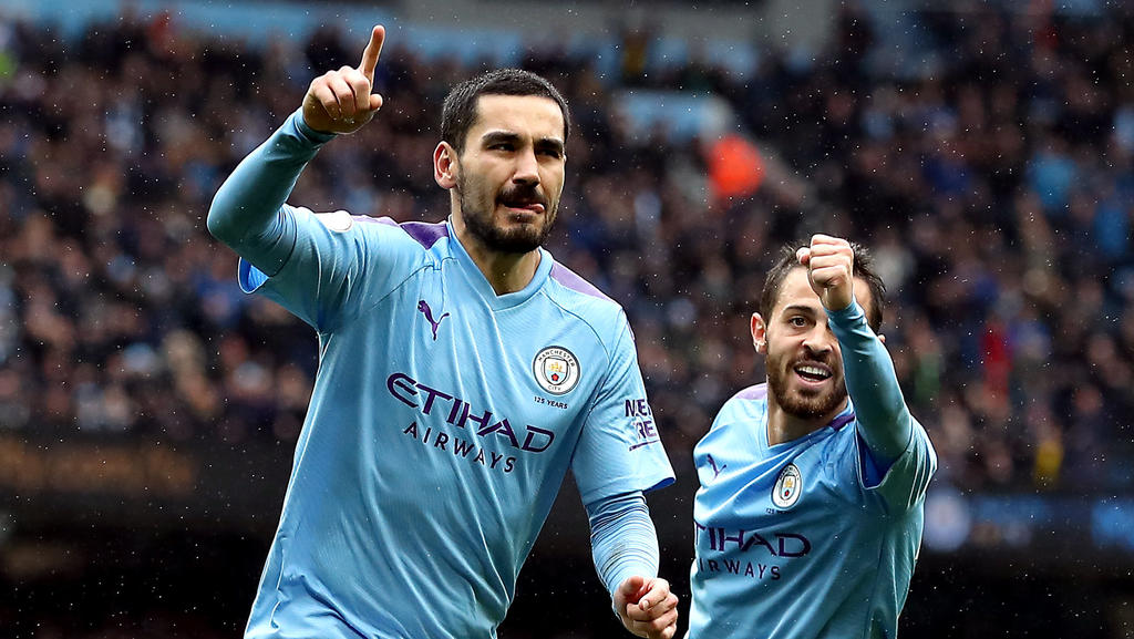 26.10.2019, Großbritannien, Manchester: Fußball: Premier League, England, Manchester City - Aston Villa, 10. Spieltag, im Etihad Stadium. Ilkay Gündogan (l) von Manchester City feiert sein Tor zum 3:0. Foto: Martin Rickett/PA Wire/dpa +++ dpa-Bildfun
