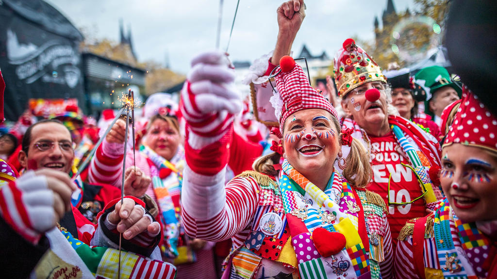 Karnevalsauftakt auf dem Kölner Heumarkt am 11.11.2019 Karnevalsauftakt in Köln *** Carnival kick-off at the Kölner Heumarkt on 11 11 2019 Carnival kick-off in Cologne