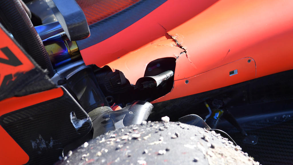 Gebrochene Radaufhaengung, Sebastian Vettel, Scuderia Ferrari, formula 1 GP, USA in Austin, 03.11.2018 Photo:mspb/Jerry Andre Gebrochene Radaufhaengung, Sebastian Vettel, formula 1 GP, USA *** Broken wheel suspension, Sebastian Vettel, Scuderia Ferra