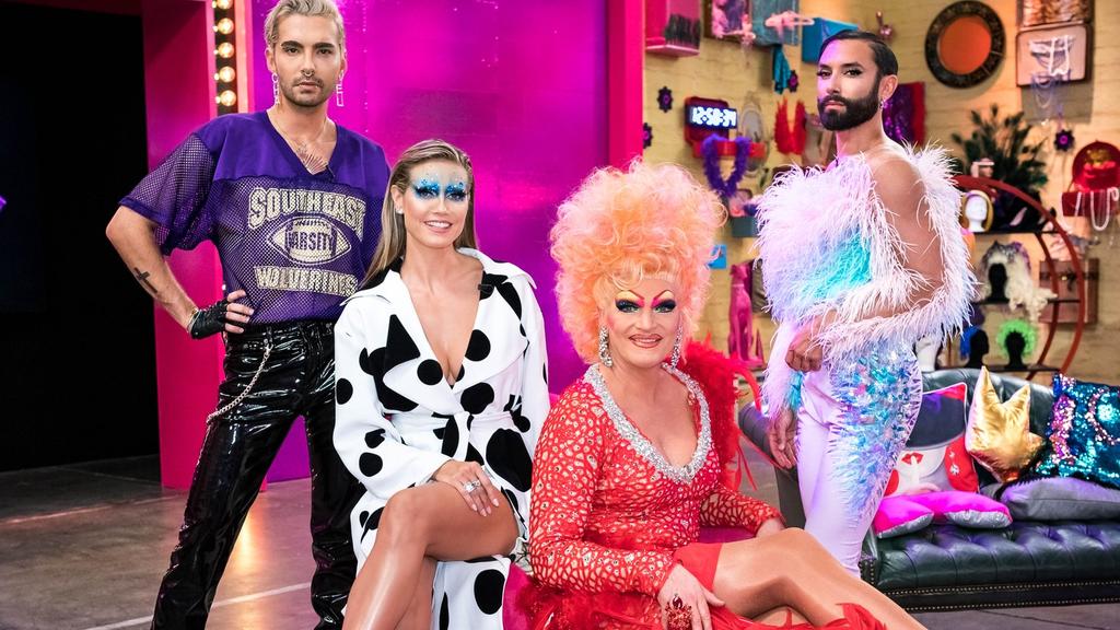 HANDOUT - 22.10.2019, ---: Deutschlands bekannteste Drag Queen Olivia Jones (vorne) unterstützt Bill Kaulitz (hintere Reihe, l-r), Heidi Klum und Conchita Wurst in der Jury von «Queen of Drags». (Zu dpa: «Olivia Jones ist stolz auf neue Klum-Castings