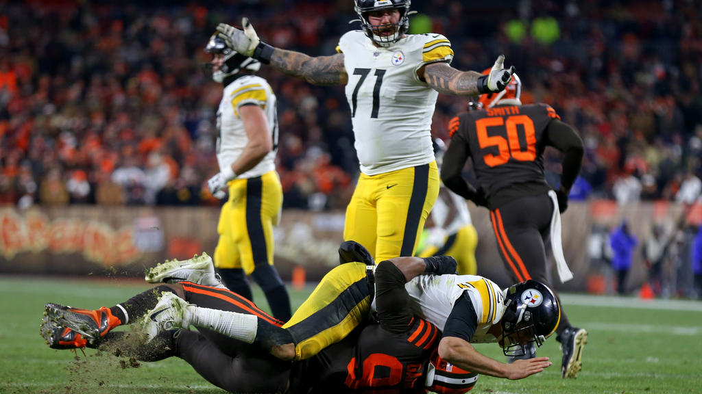 CLEVELAND, OH - NOVEMBER 14: Cleveland Browns defensive end Myles Garrett 95 takes Pittsburgh Steelers quarterback Mason Rudolph 2 to the ground as Pittsburgh Steelers offensive tackle Matt Feiler 71 reacts during the fourth quarter of the National F