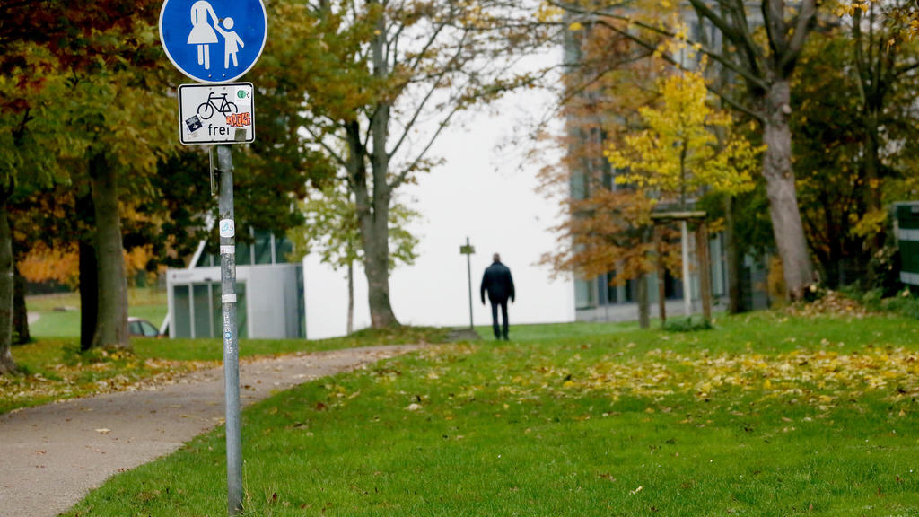 15.11.2019, Nordrhein-Westfalen, Gelsenkirchen: Das Foto zeigt den Eingangsbereich des Wissenschaftsparkes, in dessen Nähe eine Schülerin von einem Unbekannten mit einem Messer bedroht und mit einer Spritze gestochen worden sein soll. Foto: Roland We