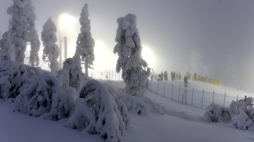Race marshals prepare the competition hill in the fog before the first run of the FIS Alpine Ski World Cup men s slalom race in Levi Ski Resort in Kittilä, Finnish Lapland on Sunday, 24th Nov., 2019. Kittilä Finland LKFTJK20191124103455FDCL PUBLICAT