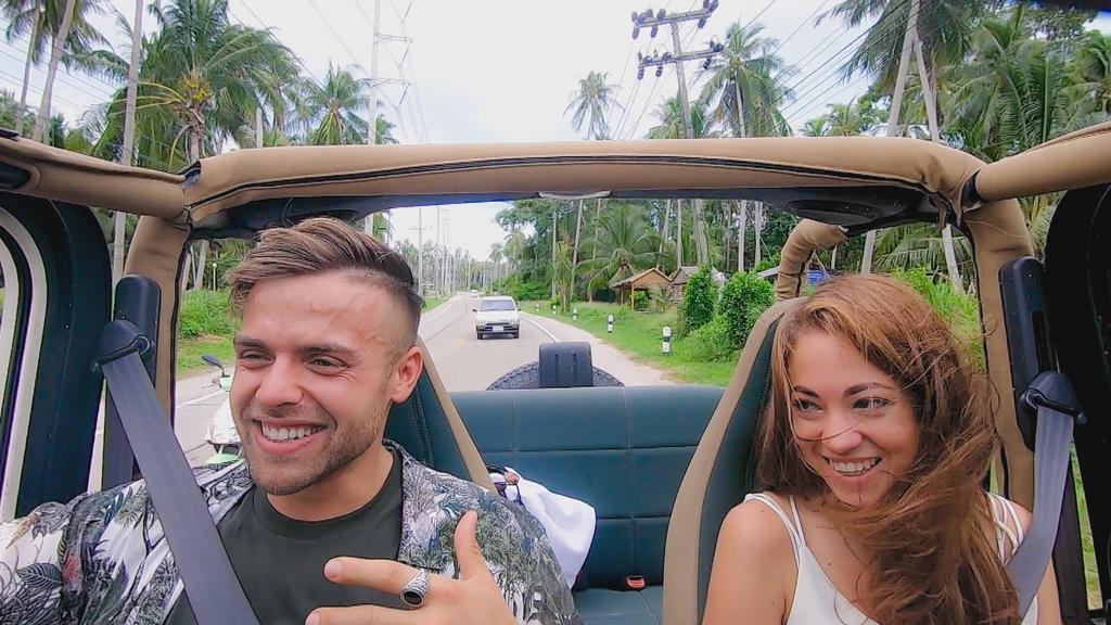 Andreas und Natalie haben Spaß auf ihrem Date.