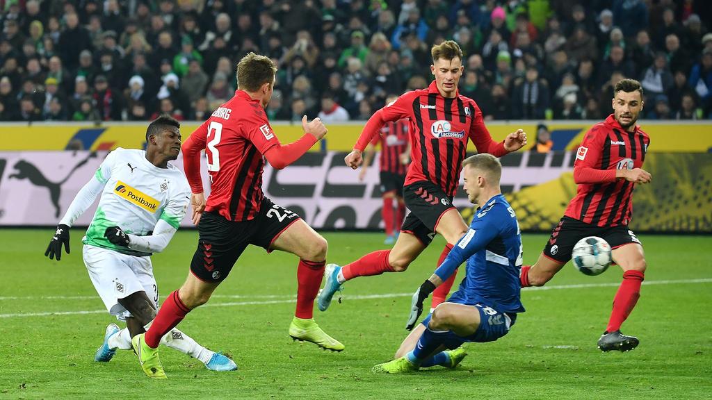 Moenchengladbach, Borussia Park, 01.12.19, 1.Bundesliga - 13.Spieltag: Borussia Moenchengladbach - SC Freiburg Breel Embolo Gladbach macht das Tor zum 4:2 1.Bundesliga - 13.Spieltag: Borussia Moenchengladbach - SC Freiburg Moenchengladbach *** Moenc