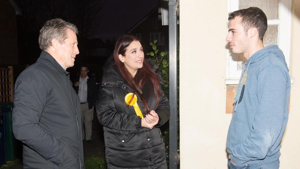 Hugh Grant (l.) und Luciana Berger (m.)