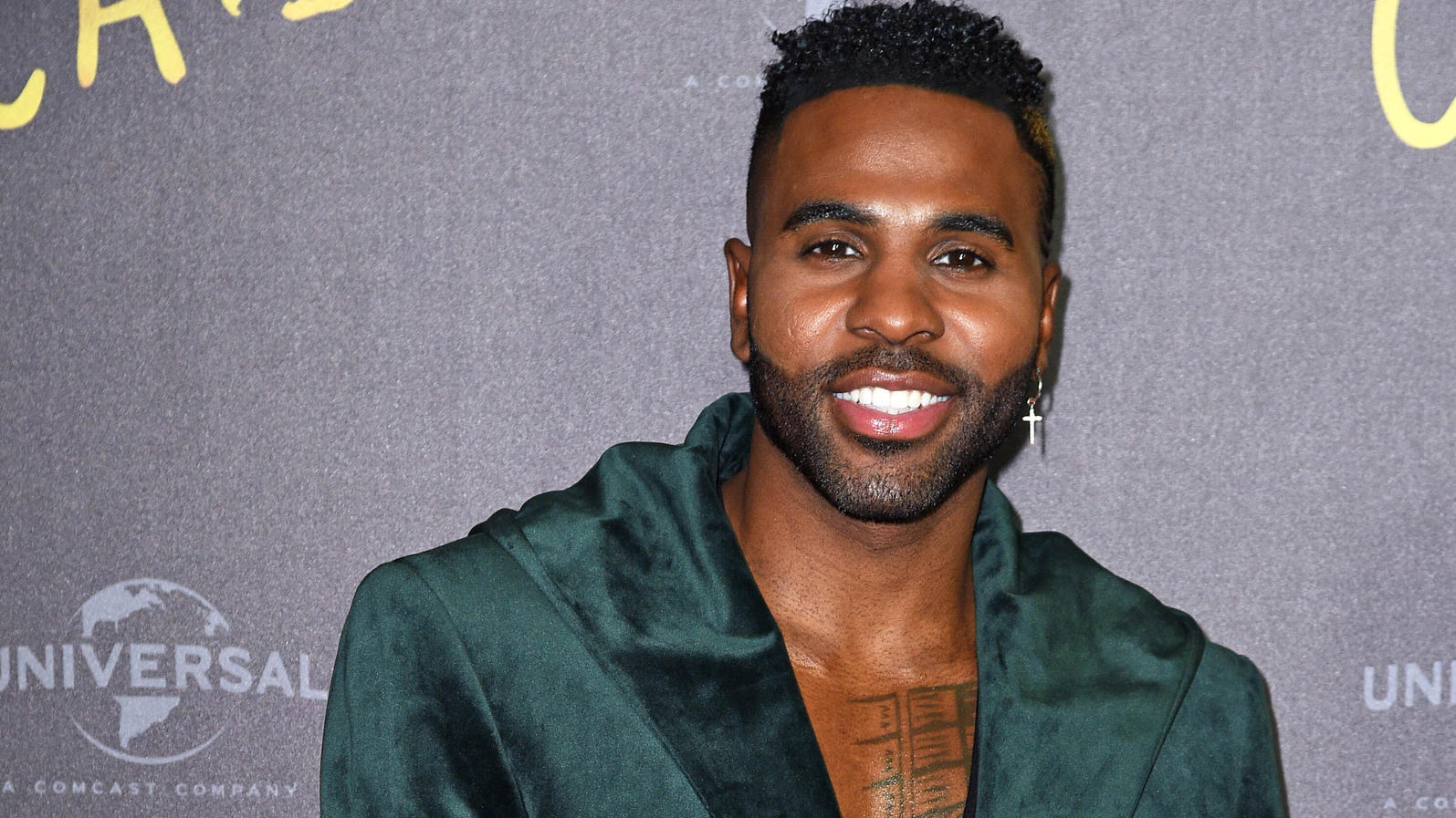 Jason Derulo Rasiert Sich Die Augenbraue Ab