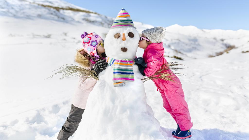 Spain, Asturias, kids playing with snowmen, kissing model released Symbolfoto PUBLICATIONxINxGERxSUIxAUTxHUNxONLY MGOF001982Spain Asturias Kids Playing With snowmen Kissing Model released Symbolic image PUBLICATIONxINxGERxSUIxAUTxHUNxONLY MGOF001982