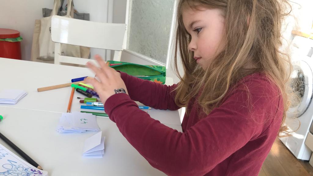Spar-Challenge: Kind hilft mit
