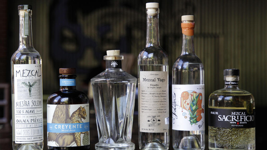 Flaschen mit Mezcal