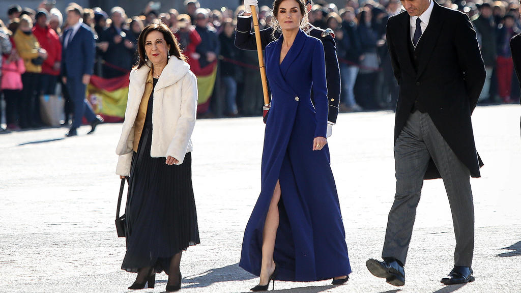 Königin Letizia ist der Hingucker bei Militärparade