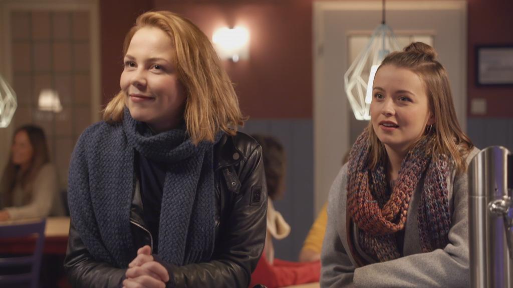 AWZ: Ina und Lucie kommen in die Kneipe "No. 7".