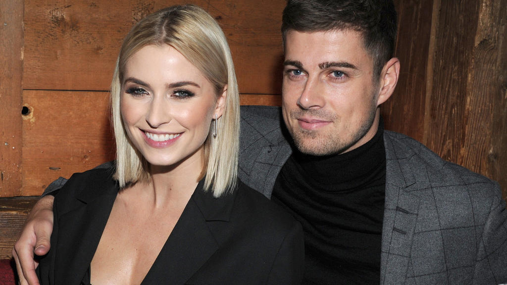 Lena Gercke, Model und Unternehmerin aus Deutschland, lächelt mit ihrem Lebensgefährten Dustin Schöne bei ihrer Weihnachtsfeier im Wellnesshotel Stanglwirt. Foto: Ursula Düren/dpa +++ dpa-Bildfunk +++