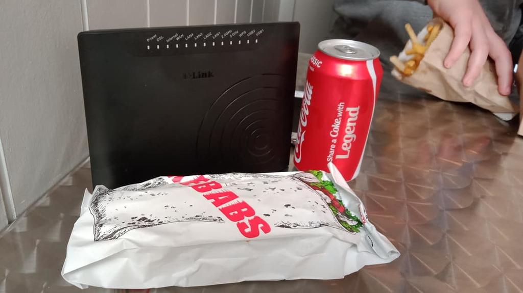 Modem mit Fast Food
