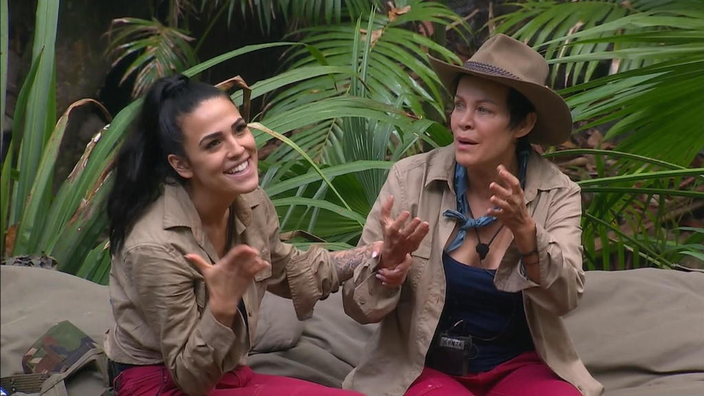 Elena und Sonja lästern über Danni ab