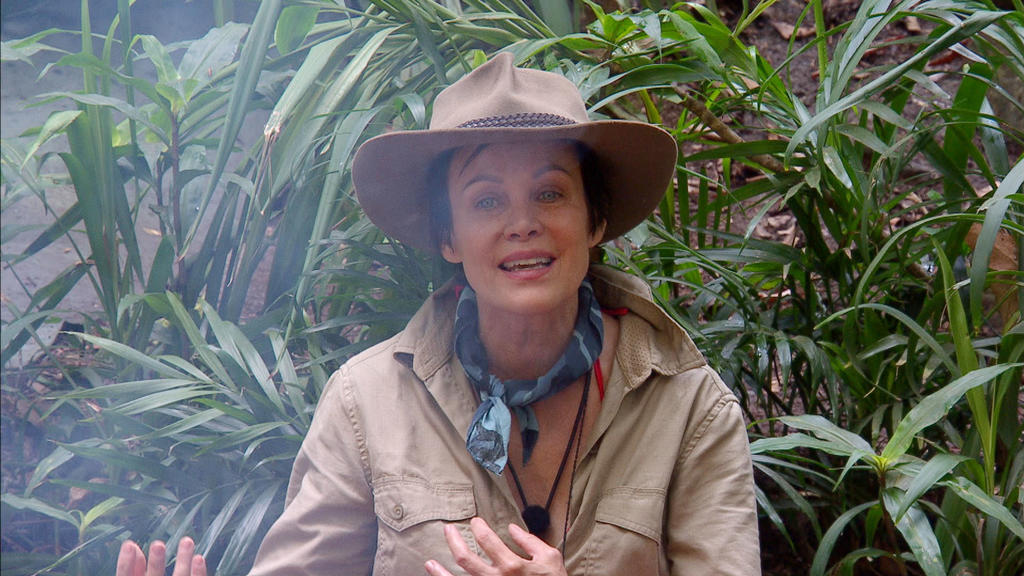Sonja stellt Anastasiya zur Rede