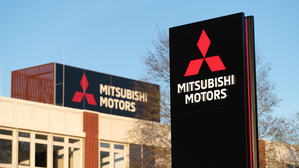 21.01.2020, Hessen, Friedberg: Außenansicht des japanischen Autoherstellers Mitsubishi Motors am Standort Friedberg. Die Staatsanwaltschaft Frankfurt hat Geschäftsräume von Mitsubishi durchsuchen lassen. Es geht um den Vorwurf des Betruges mit illega