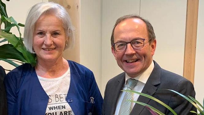 Peter Haubner sammelte Geld für eine "liebe Dame", die 30 Jahre lang Mitarbeiterin war.