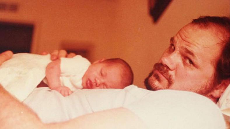 1981: Thomas Markle mit Baby Meghan auf dem Bauch