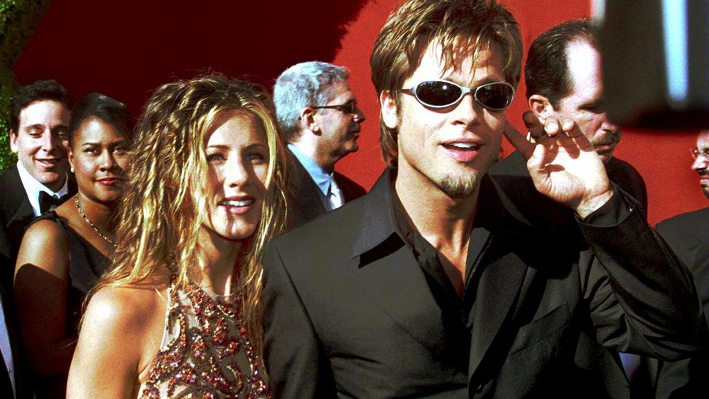 Bildnummer: 51764665 Datum: 12.09.1999 Copyright: imago/UPI PhotoSchauspielerin Jennifer Aniston (USA) und Freund Brad Pitt (USA/Schauspieler) anlässlich der 51st Annual Emmy Awards 1999 in Los Angeles - PUBLICATIONxINxGERxSUIxAUTxHUNxONLY, Persone