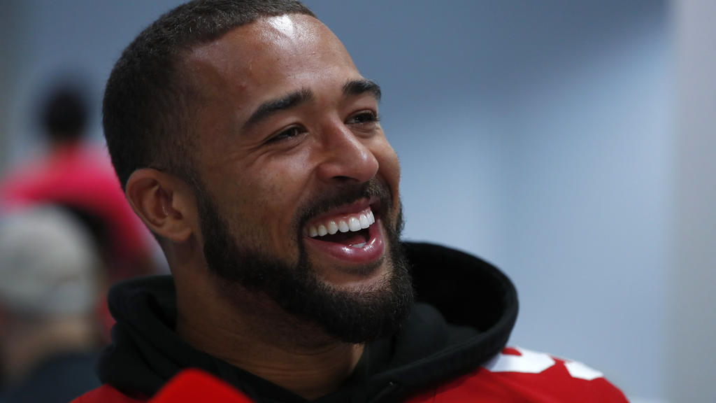 30.01.2020, USA, Miami: American Football: NFL, Super Bowl. Mark Nzeocha aus Deutschland von den San Francisco 49ers nimmt an einer Presseveranstaltung teil. Die San Francisco 49ers treffen beim 54. Super-Bowl in der Nacht vom 02. auf den 03. Februar