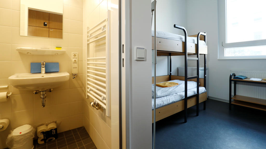 A quarantine room is pictured at the Suedpfalz Kaserne in Germersheim, Germany, February 1, 2020. REUTERS/Ralph Orlowski