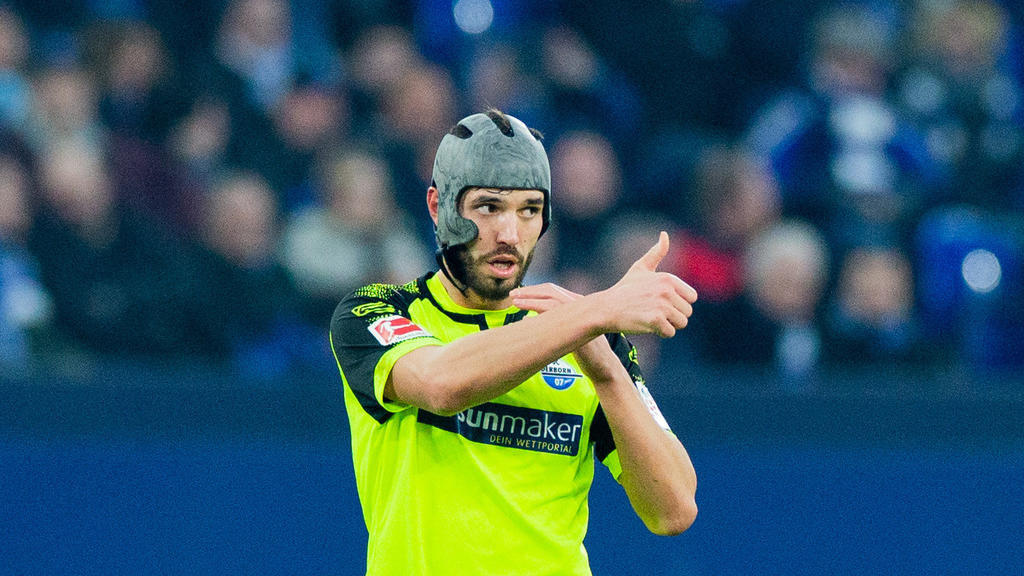08.02.2020, Nordrhein-Westfalen, Gelsenkirchen: Fußball: Bundesliga, FC Schalke 04 - SC Paderborn 07, 21. Spieltag in der Veltins Arena. Paderborns Klaus Gjasula freut sich über sein Tor zum 1:1. Foto: Rolf Vennenbernd/dpa - WICHTIGER HINWEIS: Gemäß