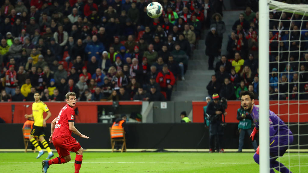 LEVERKUSEN, GERMANY - FEBRUARY 08: Lars Bender of Bayer 04 Leverkusen scores his team's fourth goal during the Bundesliga match between Bayer 04 Leverkusen and Borussia Dortmund at BayArena on February 08, 2020 in Leverkusen, Germany. (Photo by Dean