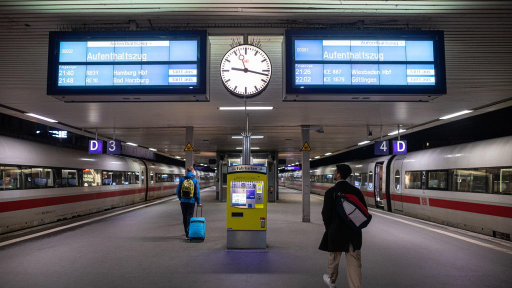 Anzeigetafeln im Hauptbahnhof Hannover