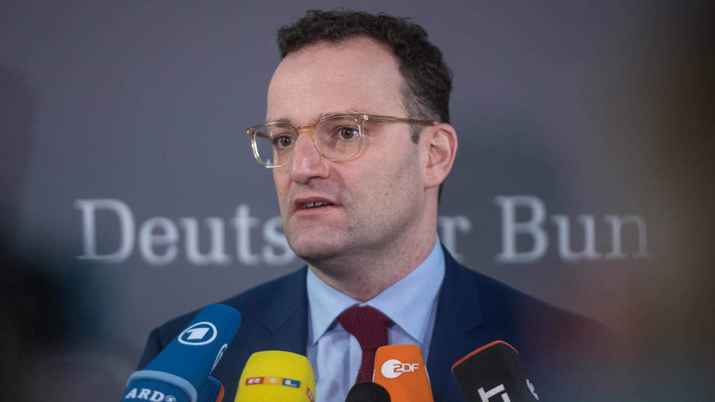 News Bilder des Tages Politik Gesundheit Coronavirus Jens Spahn Bundesgesundheitsminister Jens Spahn CDU unterrichtete am Mittwoch den 12. Februar 2020 den Gesundheitsausschuss des Deutschen Bundestages ueber die Entwicklungen im Zusammenhang mit dem
