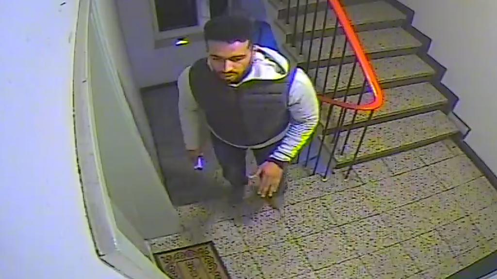 Düsseldorf: Fahndung mit Polizeifotos.