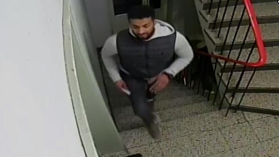 Nach diesem Mann sucht die Polizei Düsseldorf.