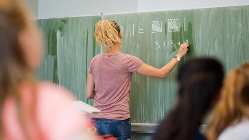 Lehrerin Mutter Debuetantin Doppelter