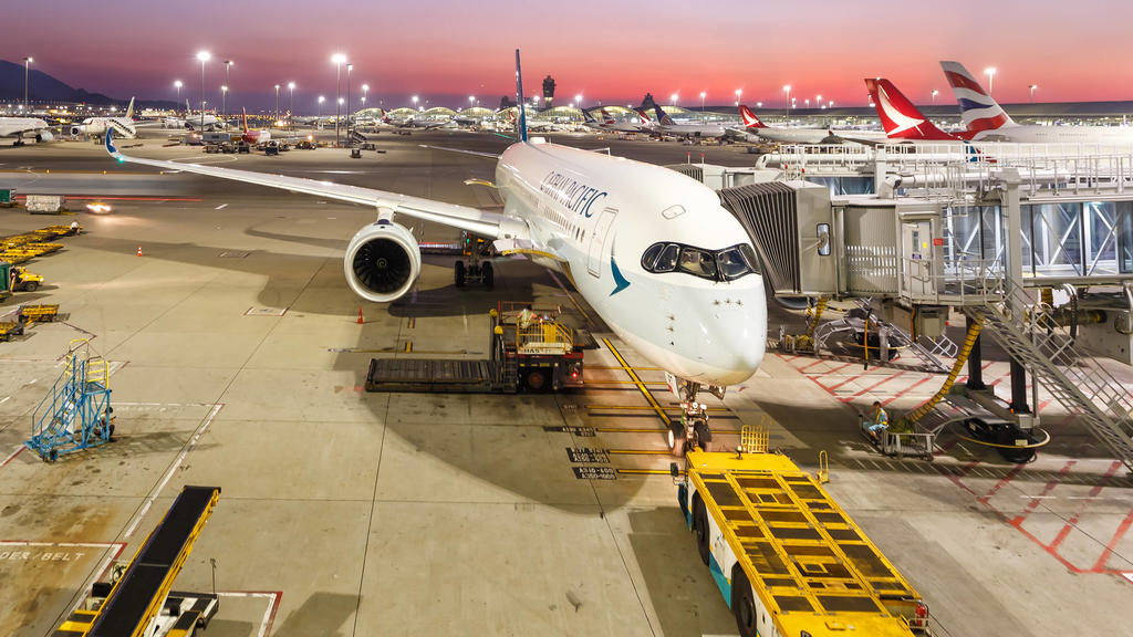 Cathay Pacific Airways Airbus A350-900 Flugzeug Flughafen Hong Kong Hong Kong, China - 20. September 2019: Ein Airbus A350-900 Flugzeug der Cathay Pacific Airways mit dem Kennzeichen B-LRT auf dem Flughafen Hong Kong HKG in China. *** Cathay Pacific