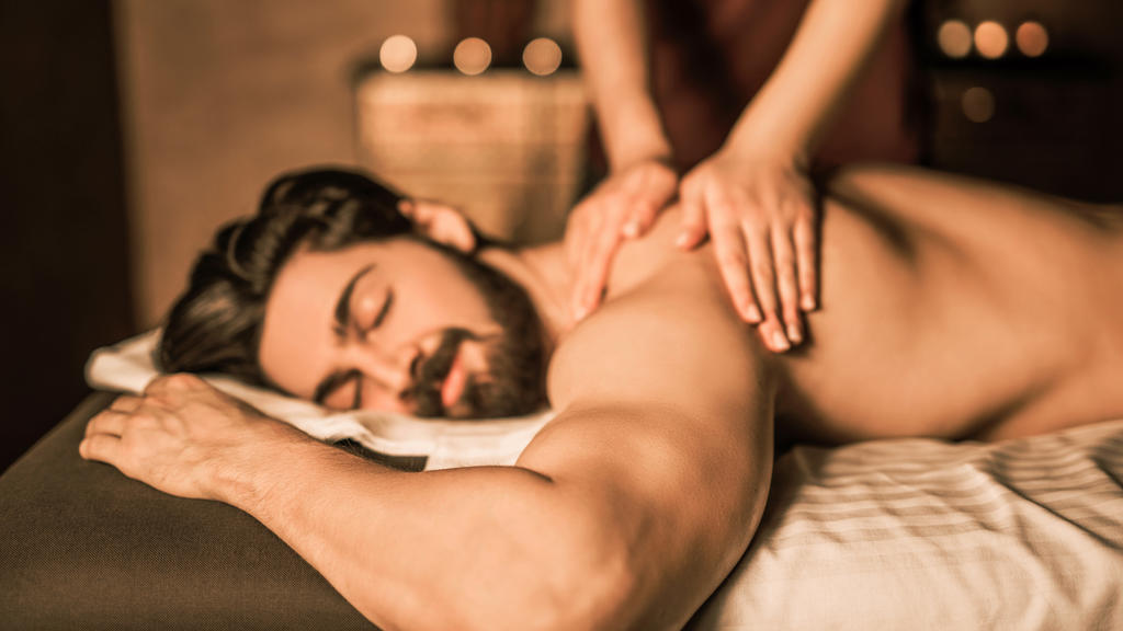 Genießen Sie den Zusatztag bei einer Massage.