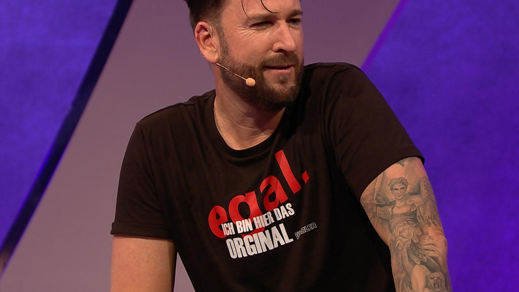 Michael Wendler trägt ein Kampfshirt - jedoch hat sich hier der Fehlerteufel eingeschlichen.
