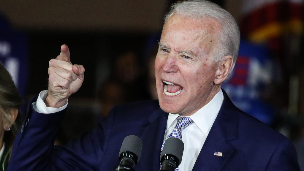 BALDWIN HILLS, LOS ANGELES, CALIFORNIA, USA - MARCH 03: Former Vice President Joe Biden, 2020 Democratic presidential candidate, speaks while his wife Jill Biden, left, and sister Valerie Biden, right, stand during the Jill and Joe Biden 2020 Super T