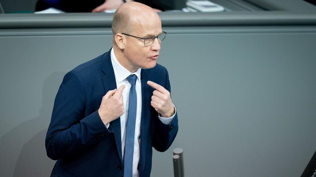 05.03.2020, Berlin: Ralph Brinkhaus (CDU), Vorsitzender der CDU/CSU-Bundestagsfraktion, spricht bei der Sitzung des Bundestages. Thema der Debatte war der Kampf gegen Hass und rechten Terror in Deutschland. Foto: Kay Nietfeld/dpa +++ dpa-Bildfunk +++