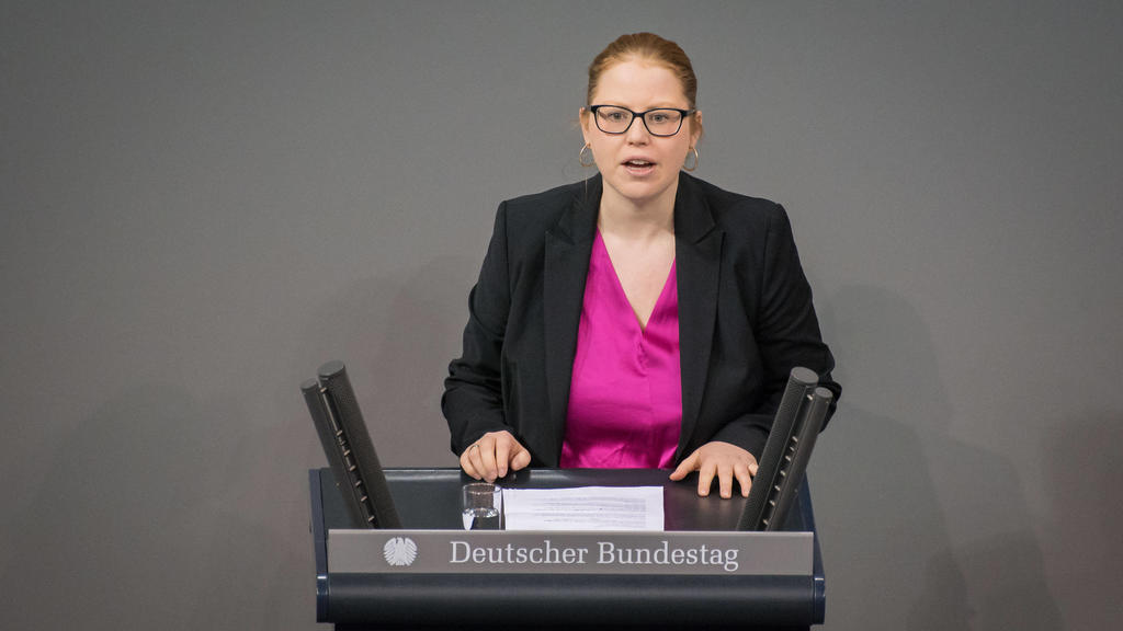 Berlin, Plenarsitzung im Bundestag Deutschland, Berlin - 13.02.2020: Im Bild ist Katrin Helling-Plahr FDP während der Sitzung des deutschen Bundestags zu sehen. Berlin Bundestag Berlin Deutschland *** Berlin, Plenary Session in the Bundestag Germany