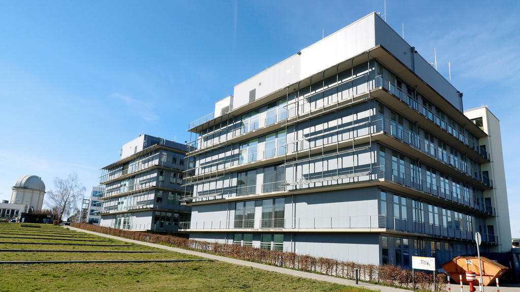 Tuebingen 15.03.2020 Aussenansicht des Hauptsitz der biopharmazeutisches Unternehmen CureVac AG in Tuebingen *** Tuebingen 15 03 2020 Exterior view of the headquarters of the biopharmaceutical company CureVac AG in Tuebingen ULMER