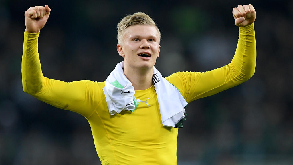 MOENCHENGLADBACH, GERMANY - MARCH 07: Erling Haaland of Borussia Dortmund acknowledges the fans after the Bundesliga match between Borussia Moenchengladbach and Borussia Dortmund at Borussia-Park on March 07, 2020 in Moenchengladbach, Germany. (Phot