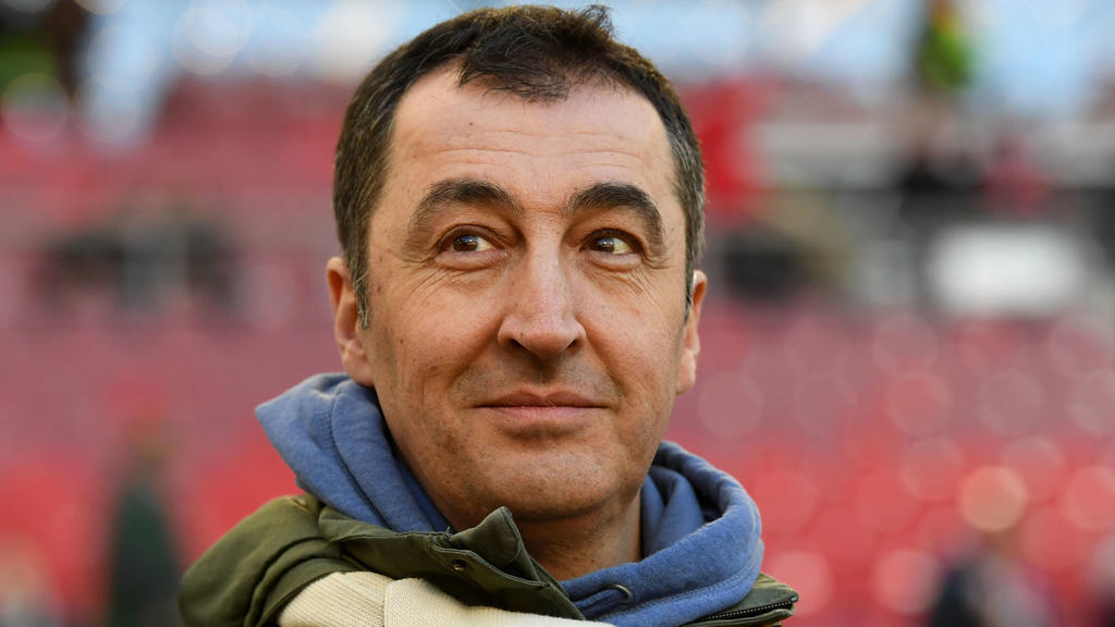 ARCHIV - 24.02.2018, Baden-Württemberg, Stuttgart: Fußball: Bundesliga, VfB Stuttgart - Eintracht Frankfurt, 24. Spieltag in der Mercedes-Benz-Arena. Cem Özdemir, Bundestagsabgeordneter (Bündnis 90/Die Grünen). (zu dpa «Grünen-Politiker Özdemir posit