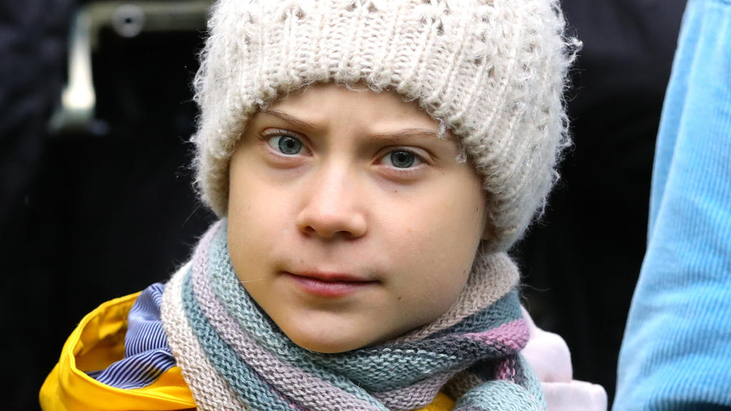 28.02.2020, Großbritannien, Bristol: Greta Thunberg, Klimaschutzaktivistin aus Schweden, nimmt an einem Klima-Streik teil und unterstützt damit die Aktivisten der Gruppe Youth Strike for Climate (BYS4C) am College Green in Bristol. (zu dpa "Greta Thu